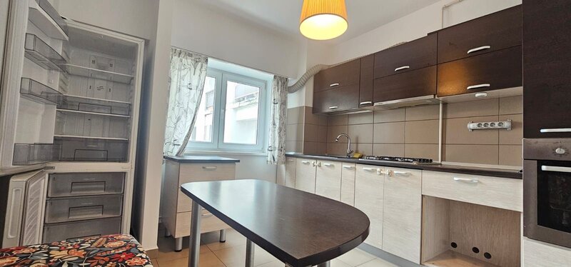 Inchiriere apartament 4 camere, Calea Victoriei - Teatrul Odeon / Parcare